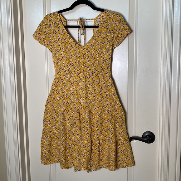Hollister Dresses & Skirts - Hollister XS Dress Little Flowers Yellow